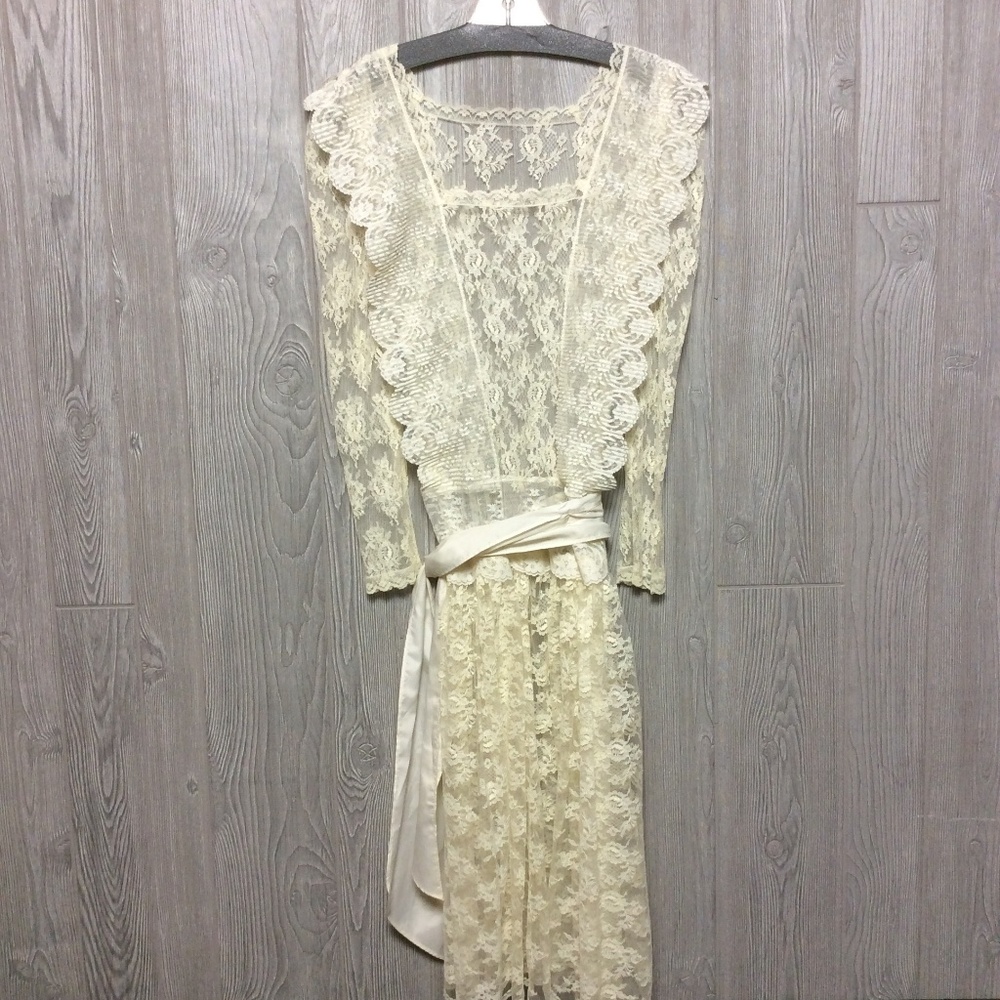 Vintage Gorgeous Lace Dress